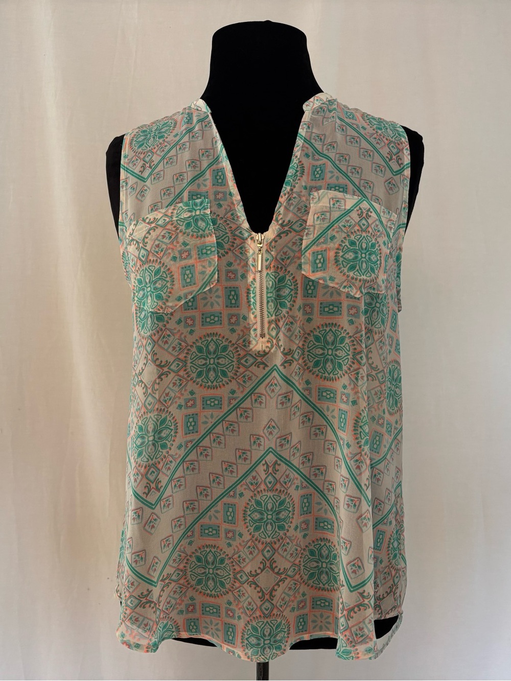Guess Mint & Cream Coastal Boho Tile Print V-Neck Zip Front Resort Blouse M NWT